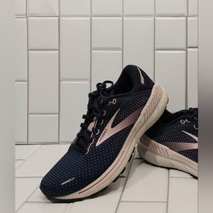 Brooks Adrenaline GTS 22 Women’s running/walking shoes